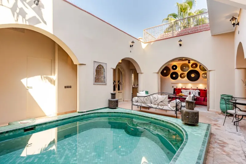 Piscine • 4 Suites Climatisée • Parking • Netflix